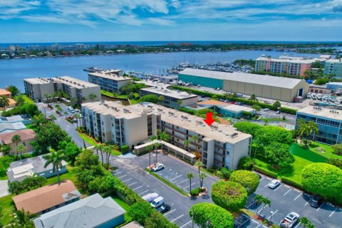Condo in Lantana, Florida, 2 bedrooms  № 2262107
