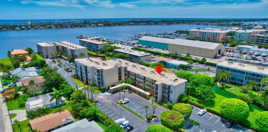 Condo in Lantana, Florida, 2 bedrooms № 2262107