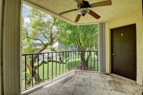 Condo in Lantana, Florida, 2 bedrooms № 2262107 - photo 21