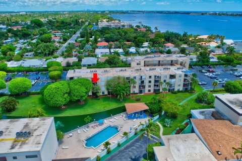 Condo in Lantana, Florida, 2 bedrooms № 2262107 - photo 30