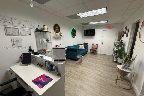 Commercial property in Coral Gables, Florida № 1994018 - photo 3