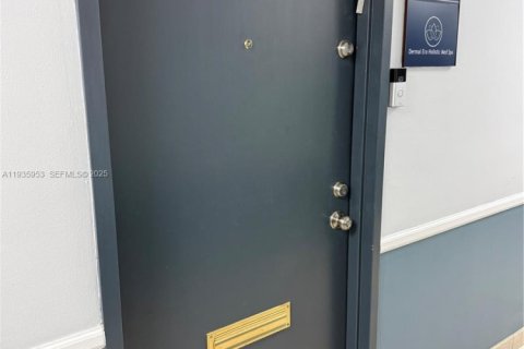 Commercial property in Coral Gables, Florida № 1994018 - photo 12