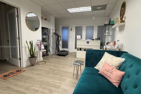 Commercial property in Coral Gables, Florida № 1994018 - photo 5