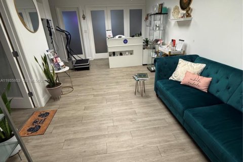 Commercial property in Coral Gables, Florida № 1994018 - photo 6