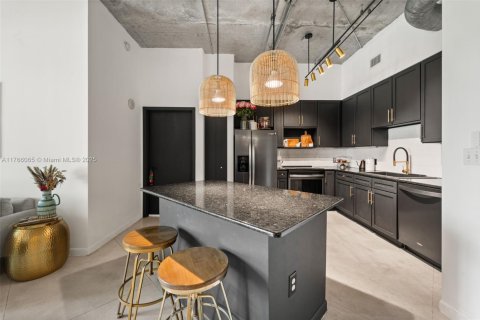 Copropriété à vendre à Miami, Floride: 2 chambres, 119.66 m2 № 1867674 - photo 3