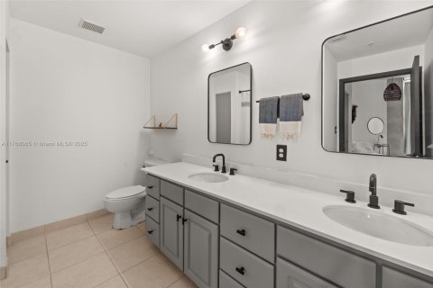 Copropriété à vendre à Miami, Floride: 2 chambres, 119.66 m2 № 1867674 - photo 13