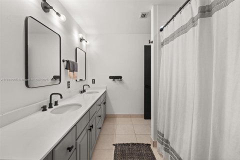Copropriété à vendre à Miami, Floride: 2 chambres, 119.66 m2 № 1867674 - photo 14