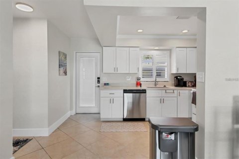 Condo in Sarasota, Florida, 1 bedroom  № 2391019 - photo 10
