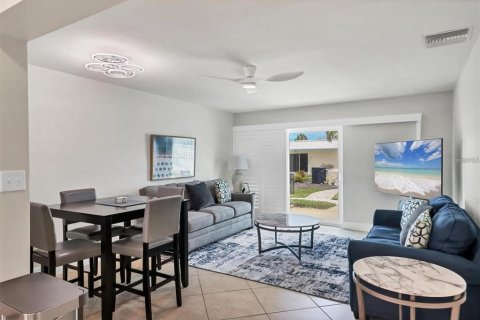 Condo in Sarasota, Florida, 1 bedroom  № 2391019 - photo 4