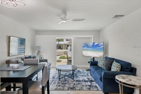 Condo in Sarasota, Florida, 1 bedroom  № 2391019 - photo 6
