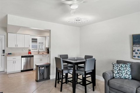 Condo in Sarasota, Florida, 1 bedroom  № 2391019 - photo 7