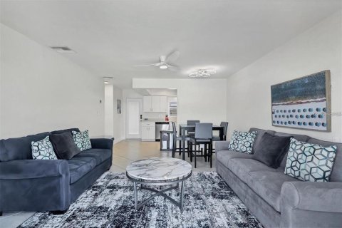 Condo in Sarasota, Florida, 1 bedroom  № 2391019 - photo 3