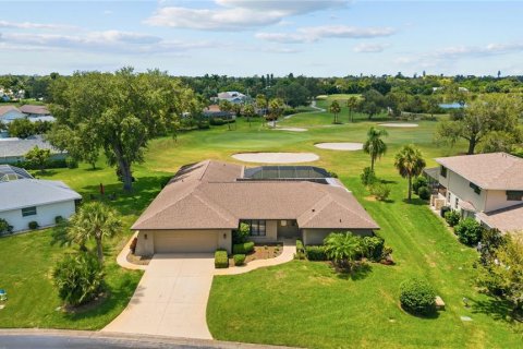 House in Venice, Florida 3 bedrooms, 240.52 sq.m. № 2308938 - photo 3