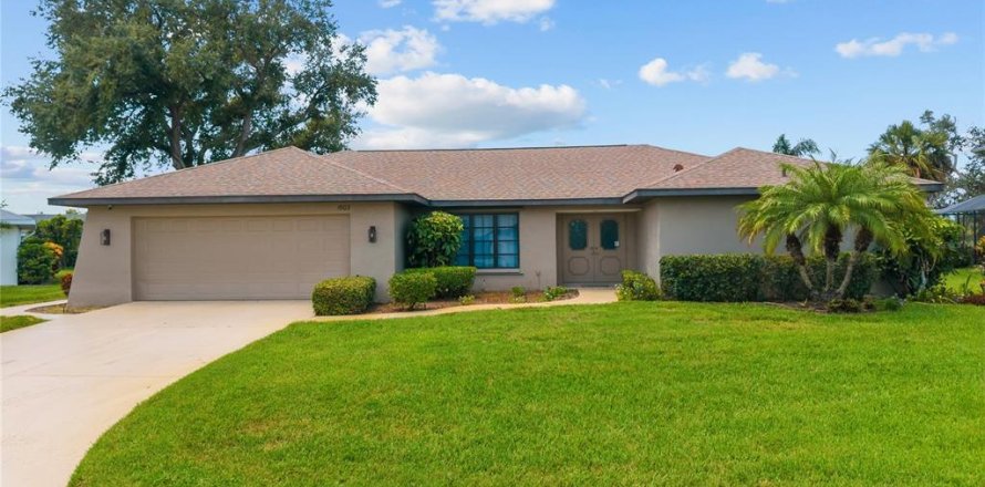 House in Venice, Florida 3 bedrooms, 240.52 sq.m. № 2308938