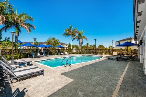 Townhouse in Miami, Florida 3 bedrooms, 138.33 sq.m. № 2066263 - photo 27