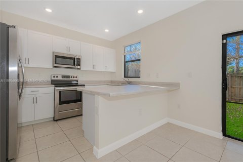 Townhouse in Miami, Florida 3 bedrooms, 138.33 sq.m. № 2066263 - photo 12