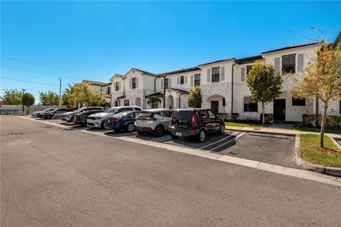 Townhouse in Miami, Florida 3 bedrooms, 138.33 sq.m. № 2066263