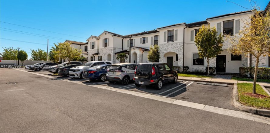 Townhouse in Miami, Florida 3 bedrooms, 138.33 sq.m. № 2066263