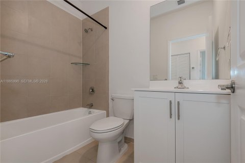 Townhouse in Miami, Florida 3 bedrooms, 138.33 sq.m. № 2066263 - photo 19