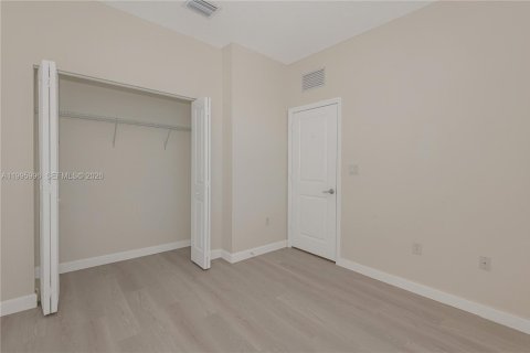 Townhouse in Miami, Florida 3 bedrooms, 138.33 sq.m. № 2066263 - photo 16