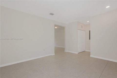 Townhouse in Miami, Florida 3 bedrooms, 138.33 sq.m. № 2066263 - photo 8