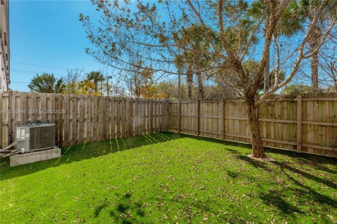 Townhouse in Miami, Florida 3 bedrooms, 138.33 sq.m. № 2066263 - photo 24