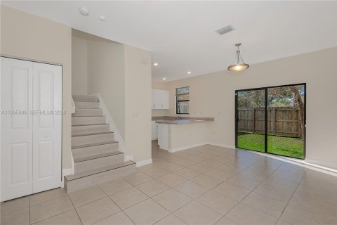 Townhouse in Miami, Florida 3 bedrooms, 138.33 sq.m. № 2066263 - photo 2