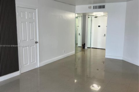 Copropriété à vendre à Aventura, Floride: 2 chambres, 105.72 m2 № 1895794 - photo 6