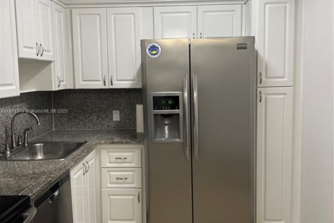 Copropriété à vendre à Aventura, Floride: 2 chambres, 105.72 m2 № 1895794 - photo 2