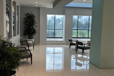 Copropriété à vendre à Aventura, Floride: 2 chambres, 105.72 m2 № 1895794 - photo 17