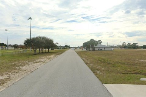 Land in Cape Coral, Florida № 1906765 - photo 15