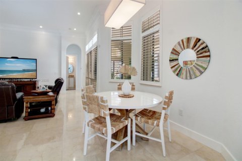 House in Cutler Bay, Florida 5 bedrooms, 334.26 sq.m. № 1858933 - photo 15