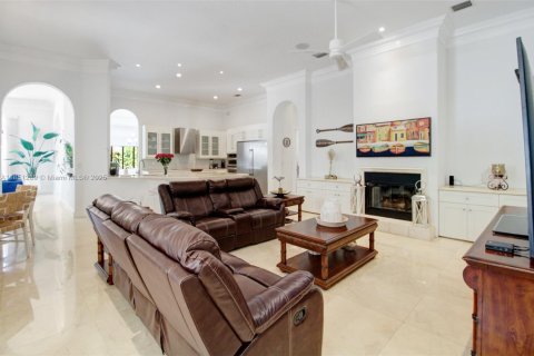 House in Cutler Bay, Florida 5 bedrooms, 334.26 sq.m. № 1858933 - photo 2