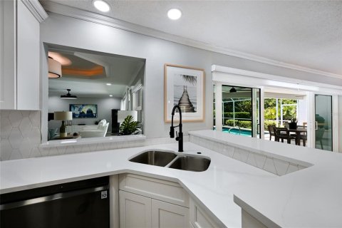 Villa ou maison à vendre à Sarasota, Floride: 3 chambres, 232.07 m2 № 2148672 - photo 13