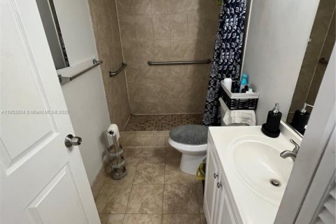 Condo in Miami, Florida, 2 bedrooms  № 1875546 - photo 6