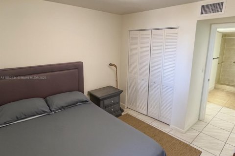 Condo in Miami, Florida, 2 bedrooms  № 1875546 - photo 3
