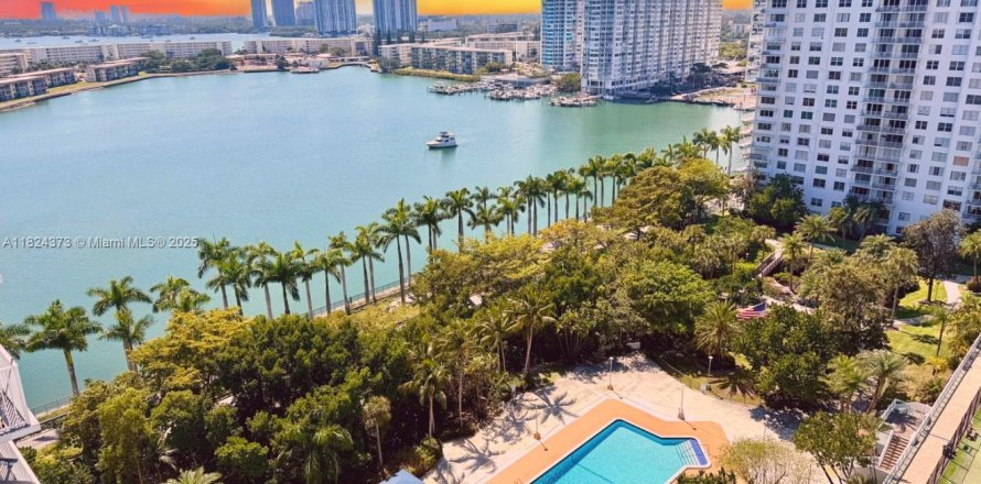 Condo à Aventura, Floride, 2 chambres № 1790645