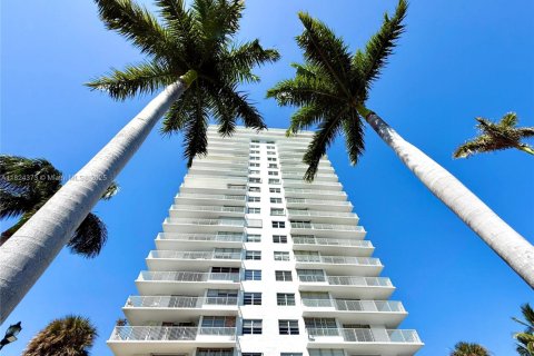 Copropriété à louer à Aventura, Floride: 2 chambres, 136.19 m2 № 1790645 - photo 2