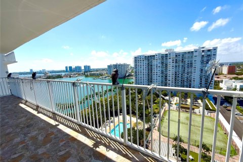 Copropriété à louer à Aventura, Floride: 2 chambres, 136.19 m2 № 1790645 - photo 15