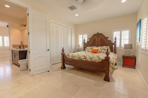 House in Big Pine Key, Florida 4 bedrooms, 289.48 sq.m. № 2052857 - photo 30