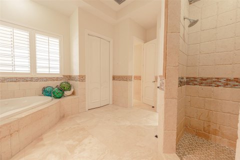 House in Big Pine Key, Florida 4 bedrooms, 289.48 sq.m. № 2052857 - photo 28