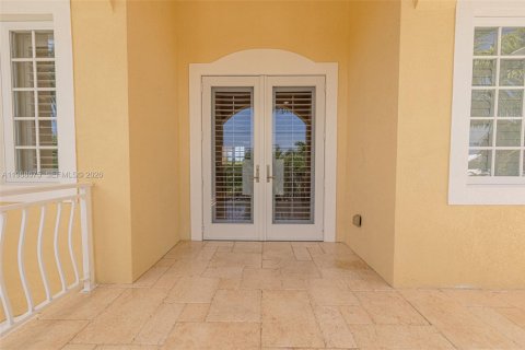 House in Big Pine Key, Florida 4 bedrooms, 289.48 sq.m. № 2052857 - photo 4