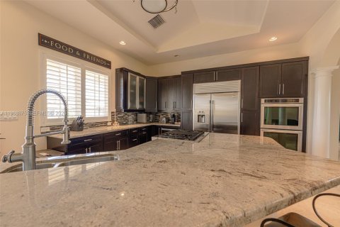 House in Big Pine Key, Florida 4 bedrooms, 289.48 sq.m. № 2052857 - photo 20