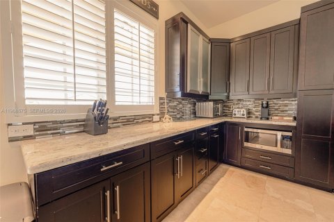 House in Big Pine Key, Florida 4 bedrooms, 289.48 sq.m. № 2052857 - photo 17