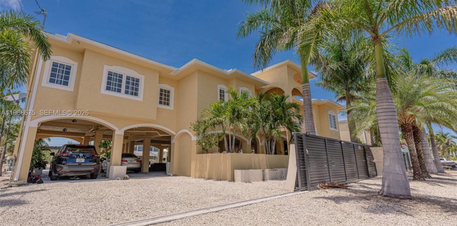 House in Big Pine Key, Florida 4 bedrooms, 289.48 sq.m. № 2052857