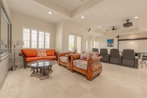 House in Big Pine Key, Florida 4 bedrooms, 289.48 sq.m. № 2052857 - photo 5