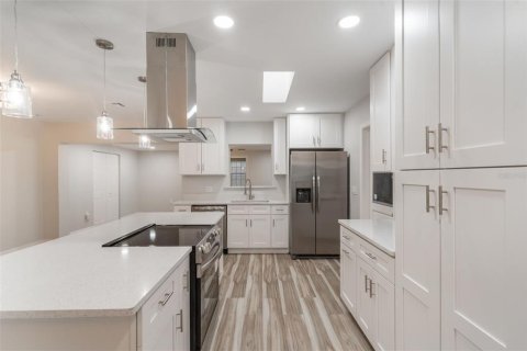Casa en alquiler en Orlando, Florida, 4 dormitorios, 215.44 m2 № 1902354 - foto 16