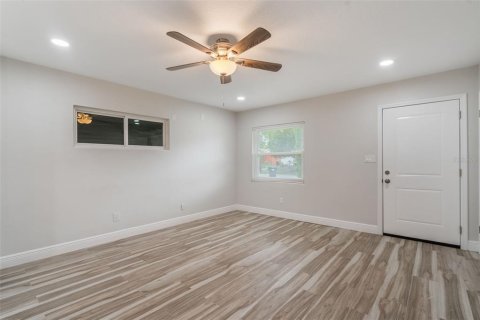 Casa en alquiler en Orlando, Florida, 4 dormitorios, 215.44 m2 № 1902354 - foto 3