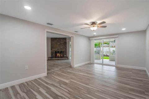 Casa en alquiler en Orlando, Florida, 4 dormitorios, 215.44 m2 № 1902354 - foto 22