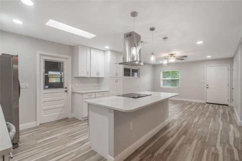 Casa en alquiler en Orlando, Florida, 4 dormitorios, 215.44 m2 № 1902354 - foto 19